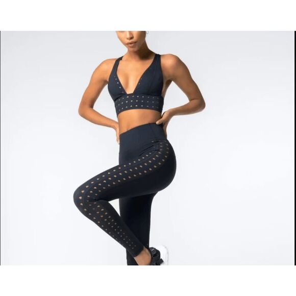 New Gigi C Eden Triangle Cup Cutout Sports Bra Crop Top L Black - Picture 6 of 6